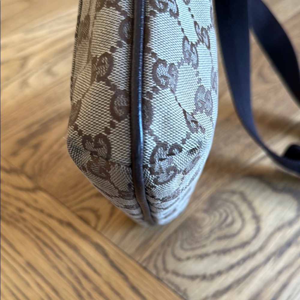 Gucci GG Canvas Messenger Monogram Bag - Picture 11 of 13